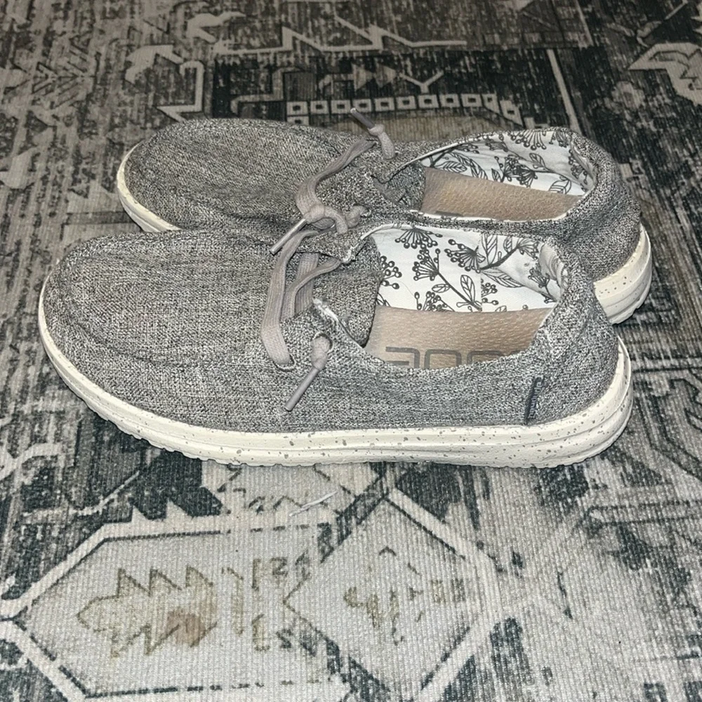 Hey Dude women’s Wendy Rise Women's Moccasin size 6